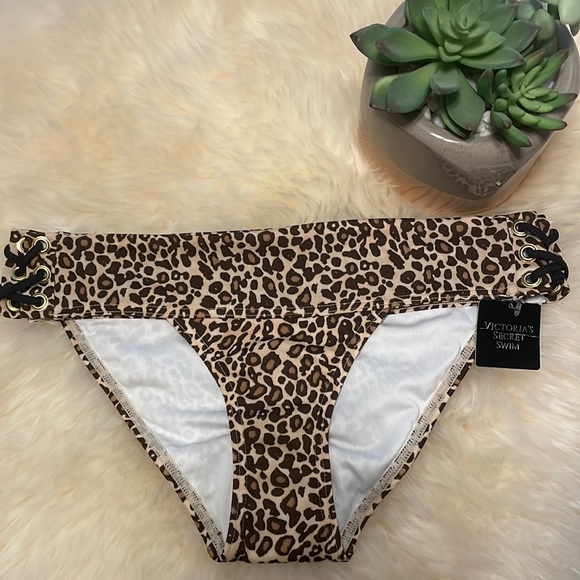 NWT Victoria’s Secret Bikini Bottom Size XS - Picture 1 of 6